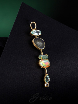 Various gems gold pendant